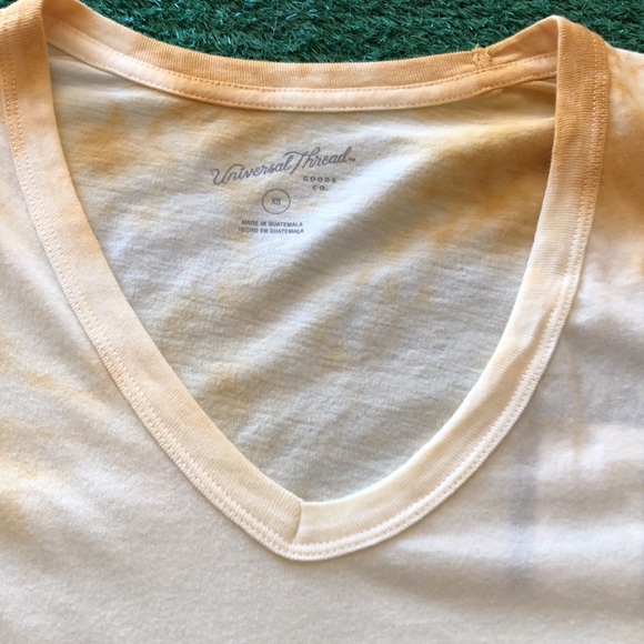 Universal Thread V-Neck - Picture 4 of 5